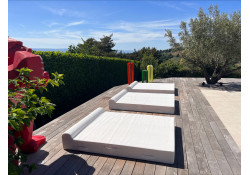 Matelas avec têtière intégrée