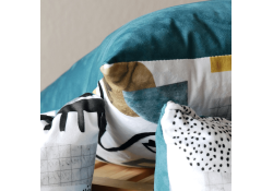 Coussin visage ligne bleu et jaune