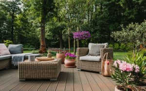 Comment bien choisir vos coussins pour un salon de jardin tendance ?